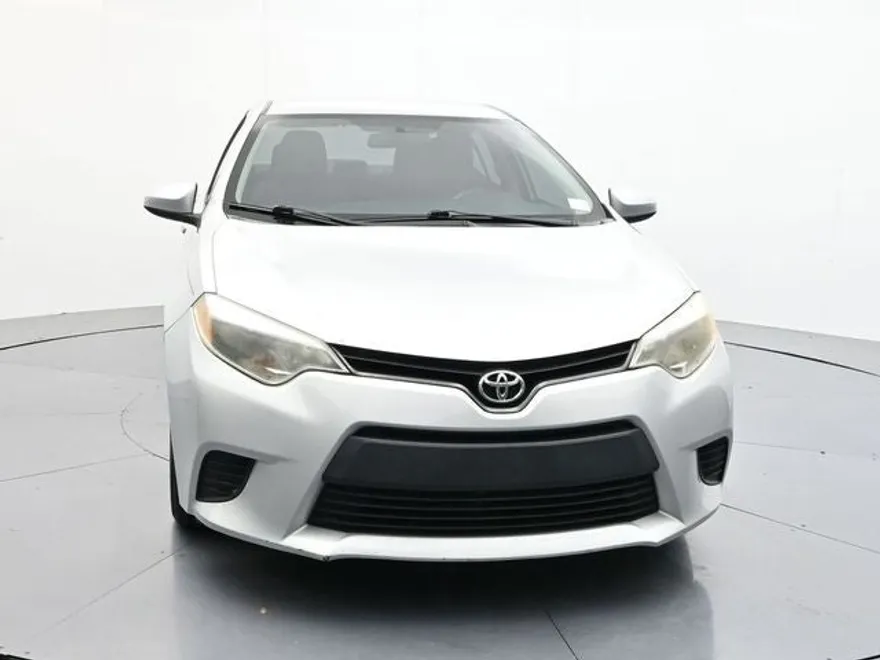 2016 Toyota Corolla LE photo 1