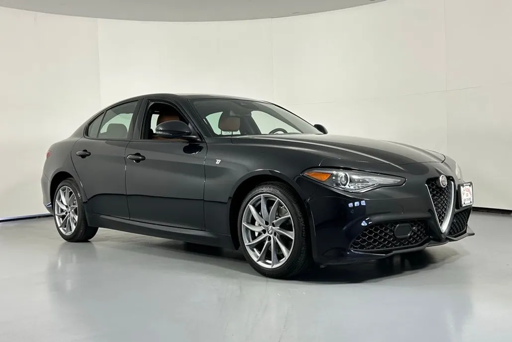 2022 Alfa Romeo Giulia Ti photo 1