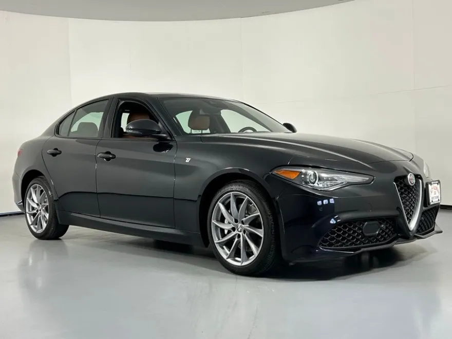 2022 Alfa Romeo Giulia Ti photo 1