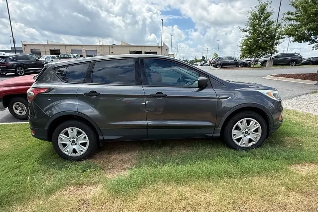 2017 Ford Escape S photo 1