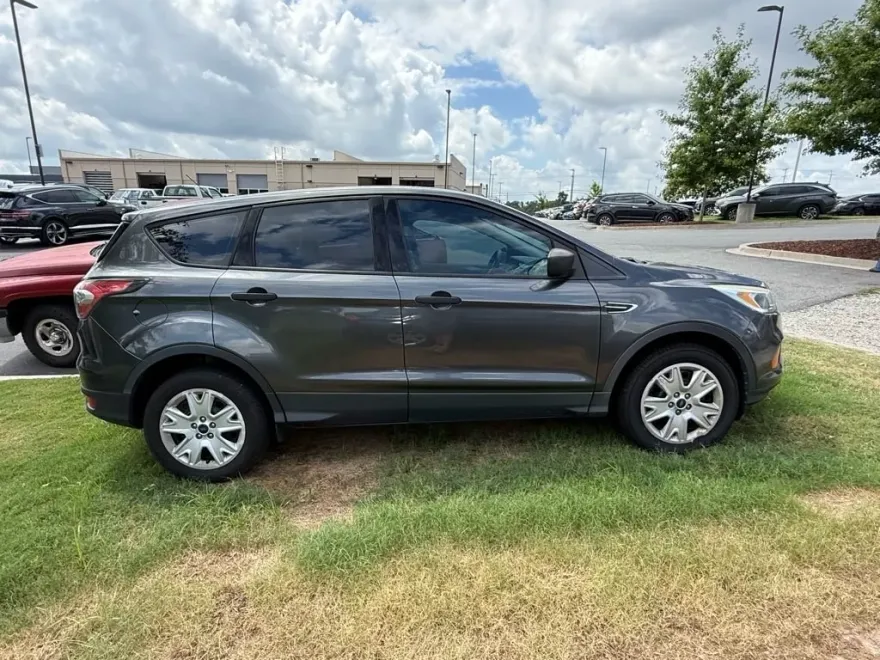 2017 Ford Escape S photo 1