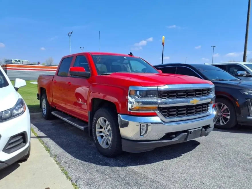 2017 Chevrolet Silverado 1500 LT photo 1