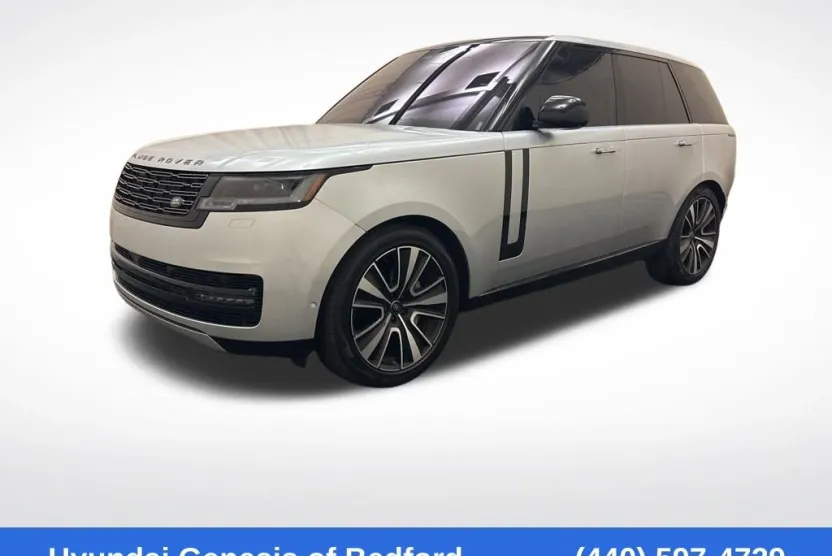 2023 Land Rover Range Rover SE photo 1