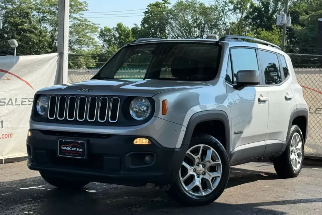 2016 Jeep Renegade Latitude Sport photo 1