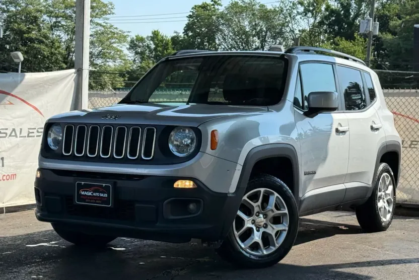 2016 Jeep Renegade Latitude Sport photo 1