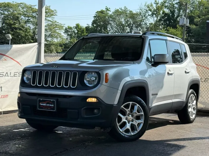2016 Jeep Renegade Latitude Sport photo 1