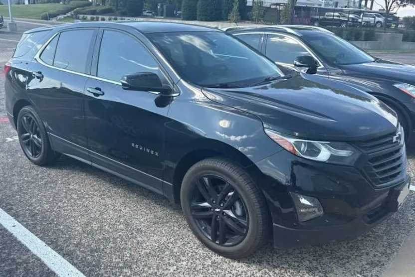 2020 Chevrolet Equinox LT photo 1