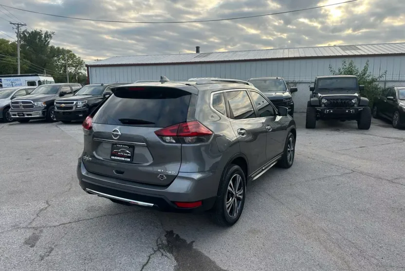 2018 Nissan Rogue SL photo 1