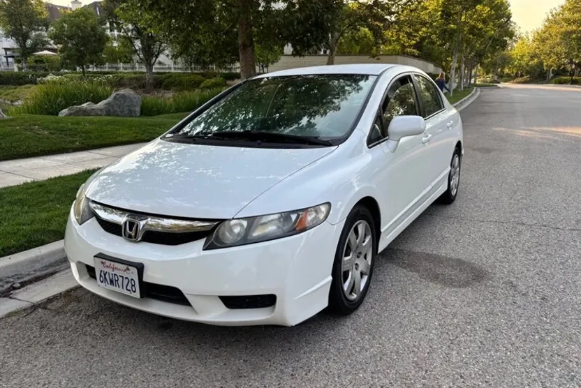 2010 Honda Civic LX photo 1