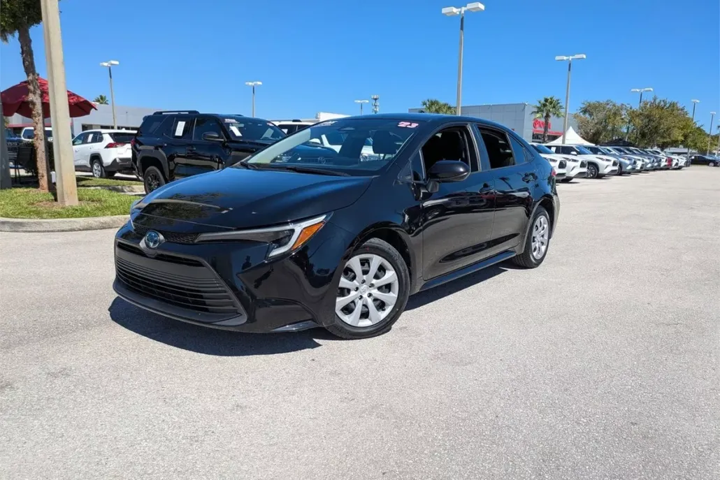2023 Toyota Corolla Hybrid LE photo 1