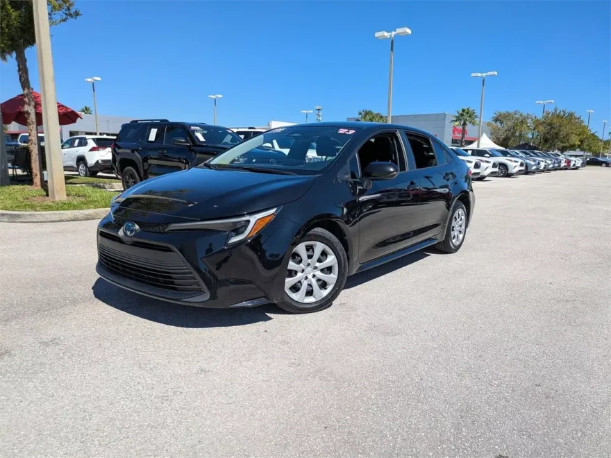 2023 Toyota Corolla Hybrid LE photo 1