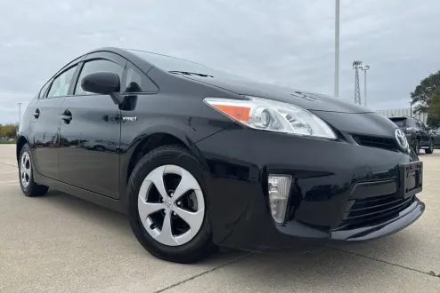 2014 Toyota Prius Four photo 2