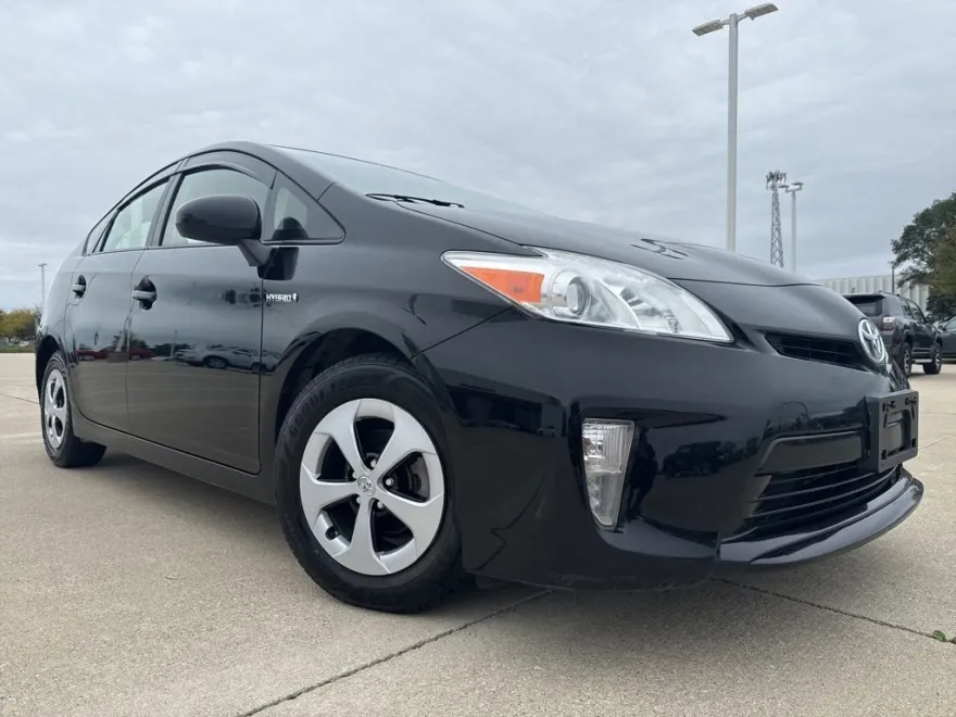 2014 Toyota Prius Four photo 2