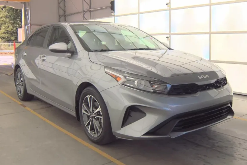 2024 Kia Forte LXS photo 1