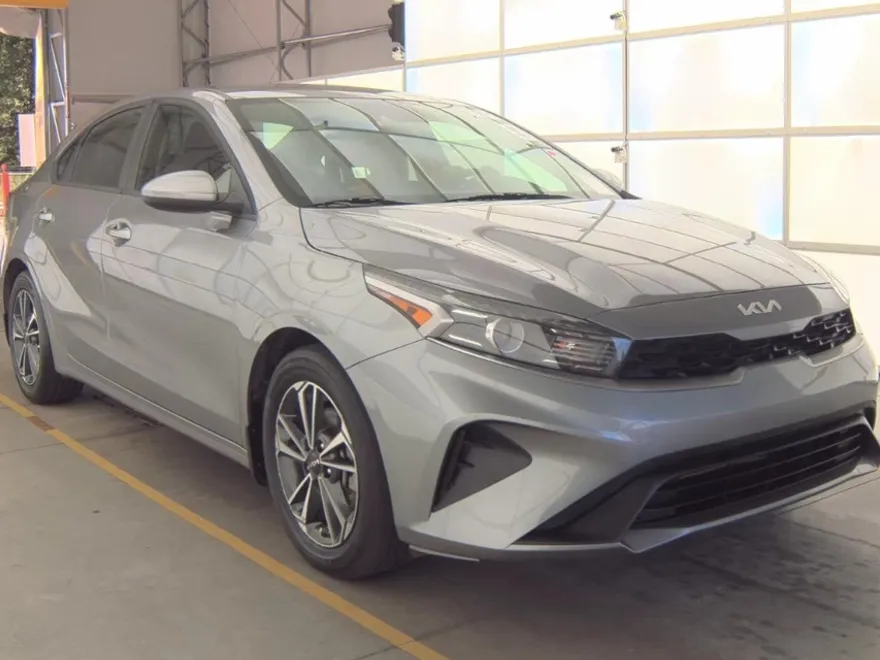 2024 Kia Forte LXS photo 1