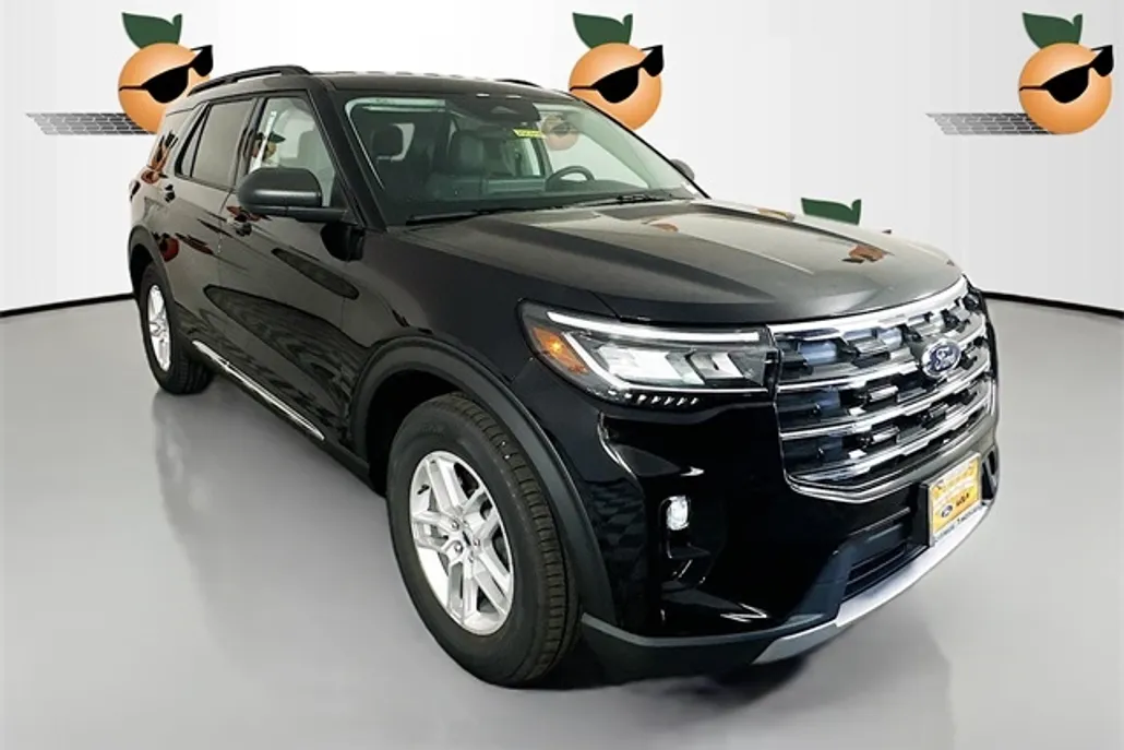 2025 Ford Explorer photo 1