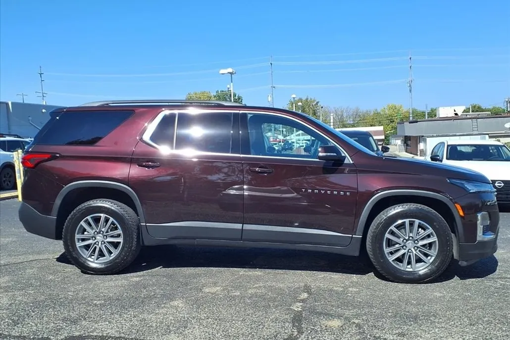 2022 Chevrolet Traverse Leather photo 1