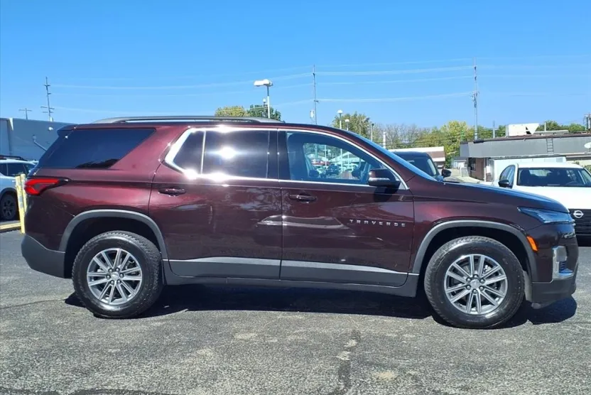 2022 Chevrolet Traverse Leather photo 1