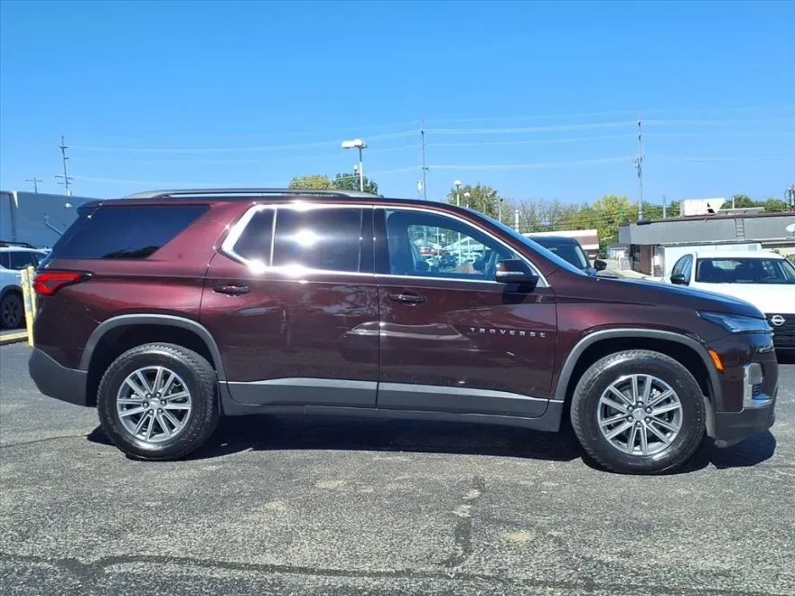 2022 Chevrolet Traverse Leather photo 1