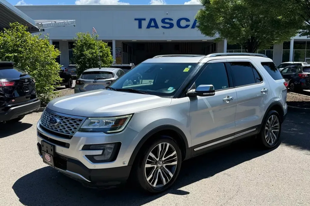 2017 Ford Explorer Platinum photo 1