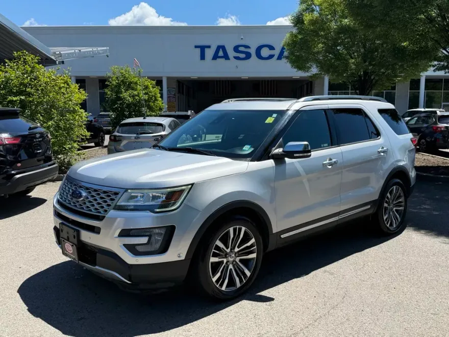 2017 Ford Explorer Platinum photo 1