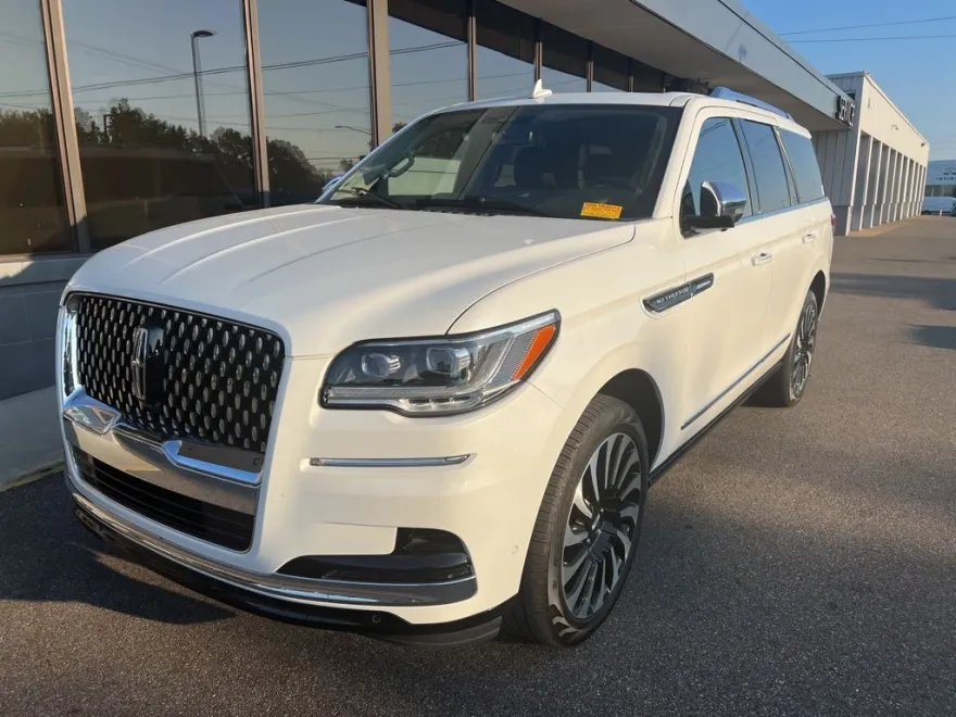 2023 Lincoln Navigator Black Label photo 1