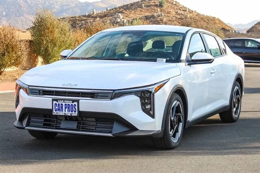 2025 Kia K4 EX photo 1