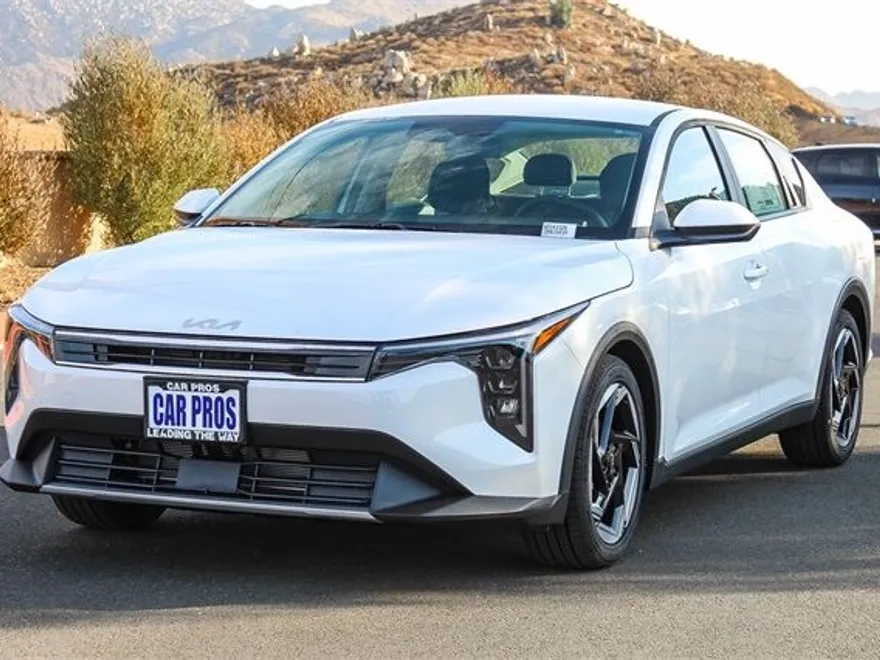 2025 Kia K4 EX photo 1