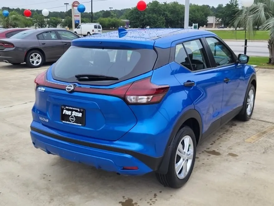 2025 Nissan Kicks Play S photo 1