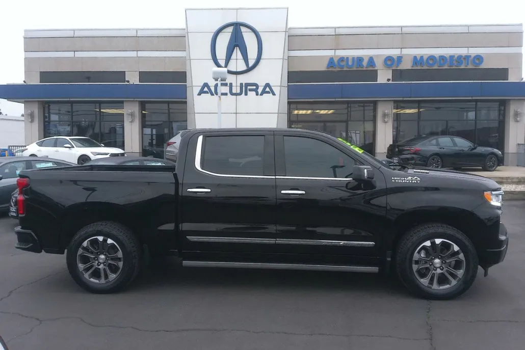 2023 Chevrolet Silverado 1500 High Country photo 1