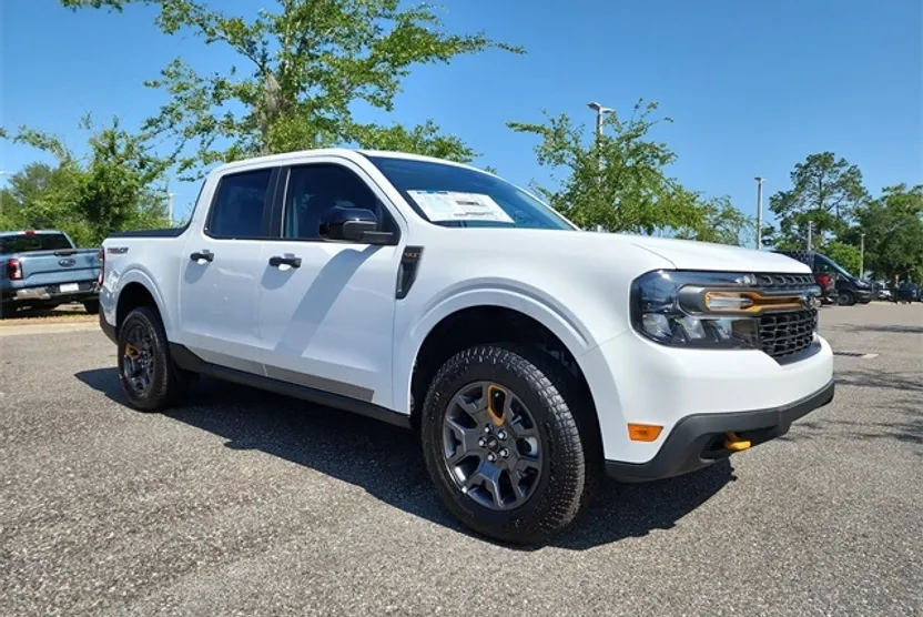 2024 Ford Maverick XLT photo 1