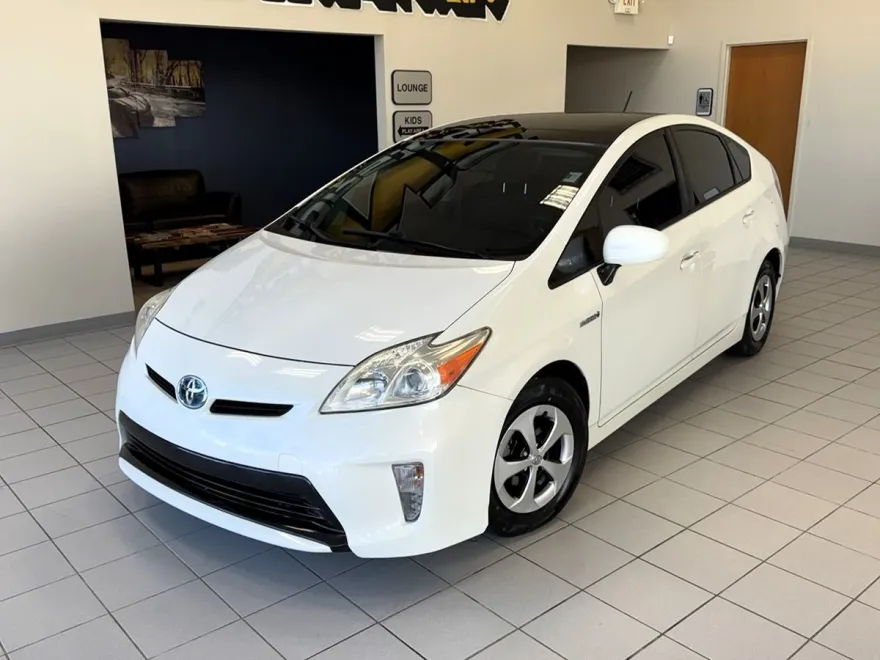 2013 Toyota Prius One photo 1