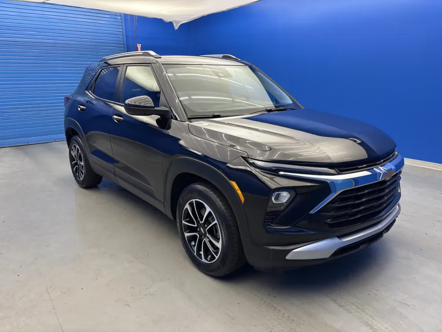 2024 Chevrolet Trailblazer LT photo 1