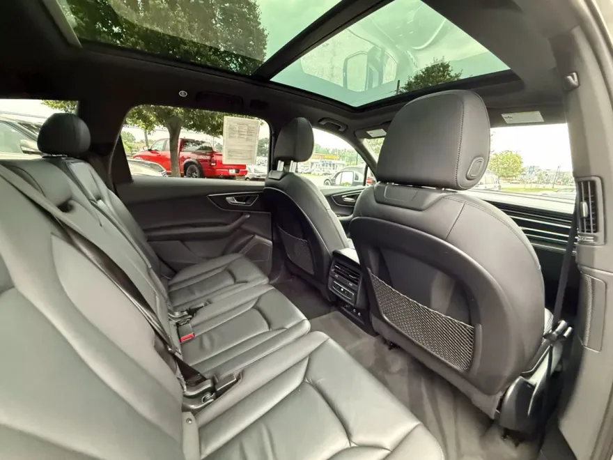2022 Audi Q7 45 Premium Plus photo 12