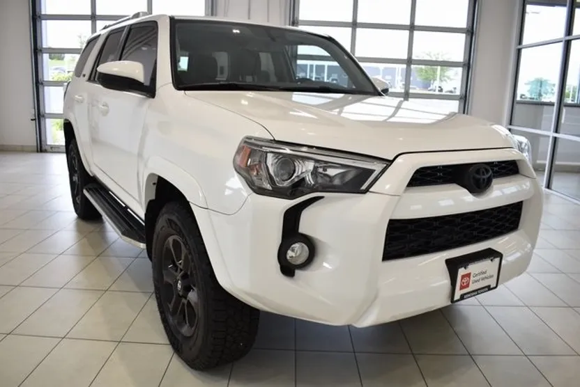 2018 Toyota 4Runner SR5 photo 1