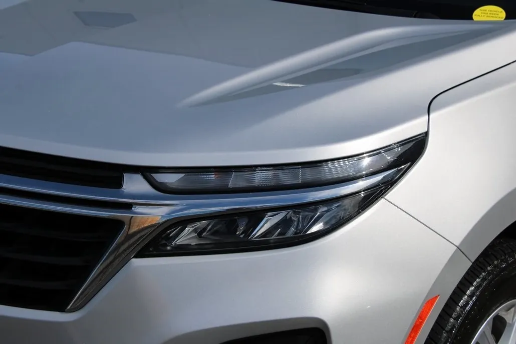 2022 Chevrolet Equinox LS photo 1