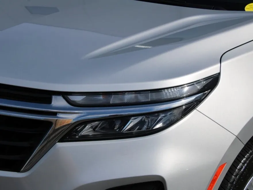 2022 Chevrolet Equinox LS photo 1