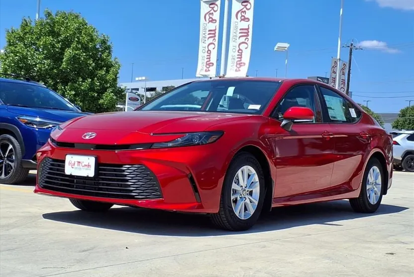 2025 Toyota Camry LE photo 1