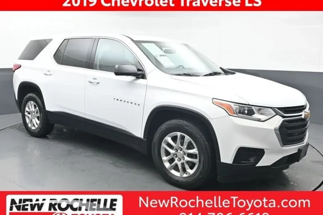 2019 Chevrolet Traverse LS photo 1
