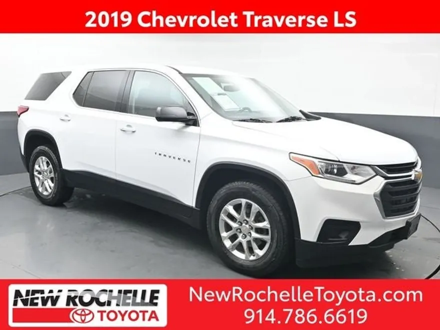 2019 Chevrolet Traverse LS photo 1