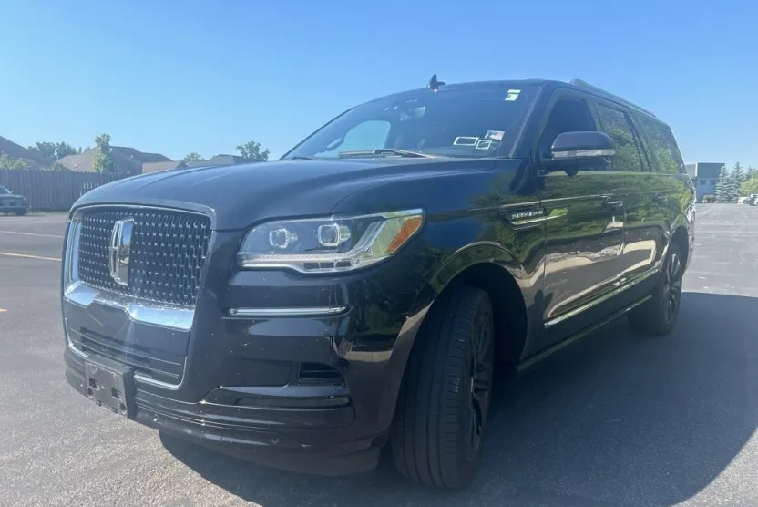 2023 Lincoln Navigator L Reserve photo 1