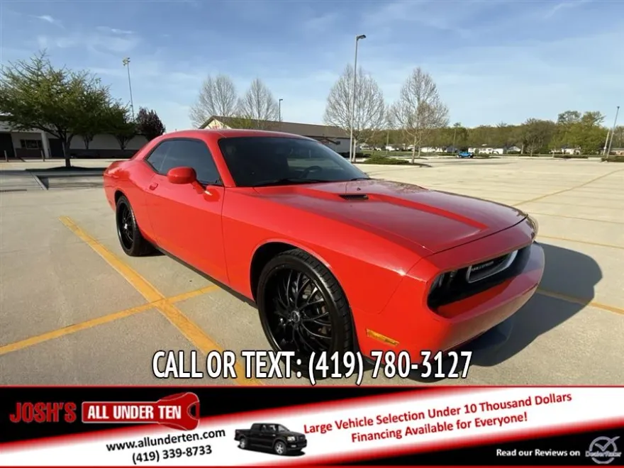 2014 Dodge Challenger SXT photo 1