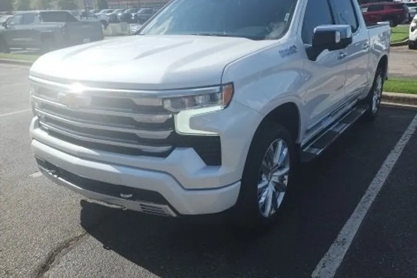 2024 Chevrolet Silverado 1500 High Country photo 1