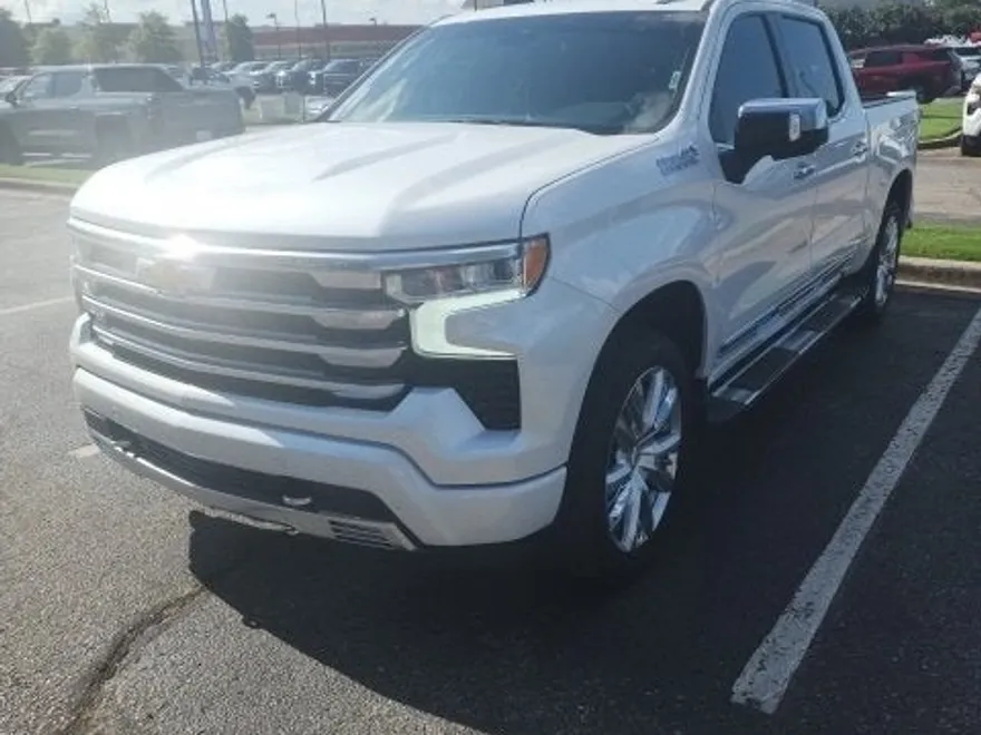 2024 Chevrolet Silverado 1500 High Country photo 1