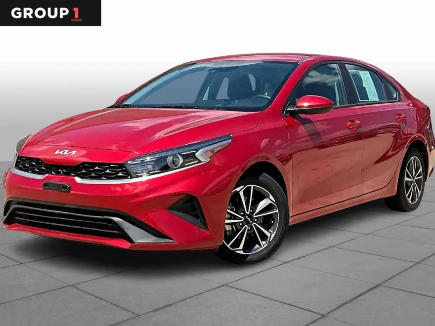 2023 Kia Forte LXS photo 1