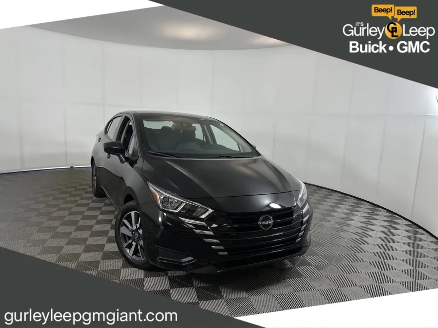 2023 Nissan Versa SV photo 1