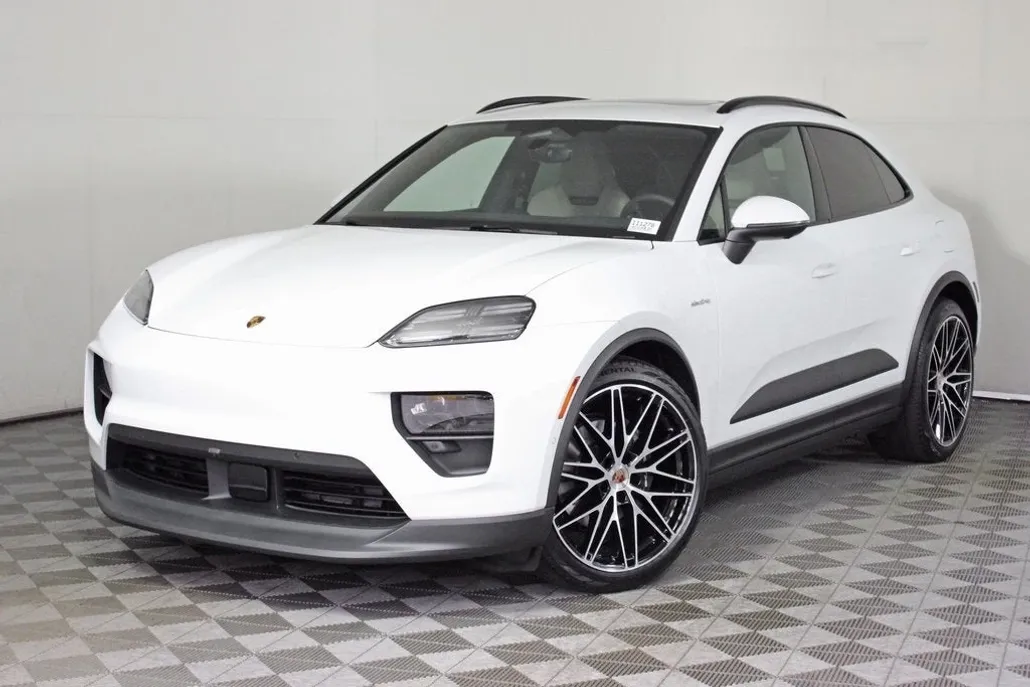 2025 Porsche Macan Base photo 1