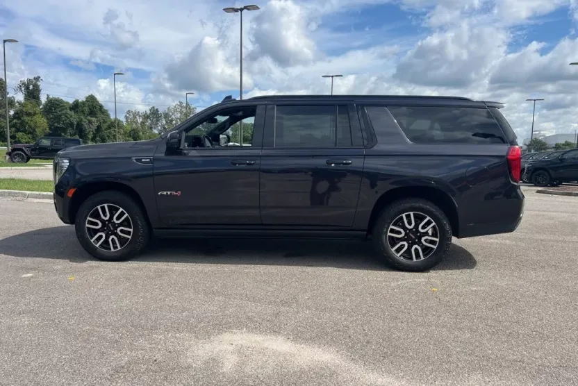 2024 Gmc Yukon XL AT4 photo 1