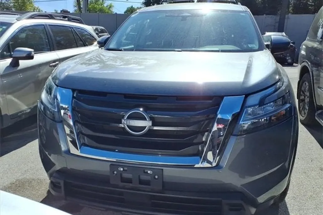 2022 Nissan Pathfinder SV photo 1