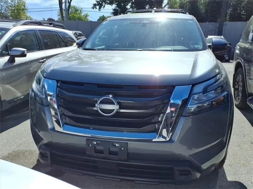 2022 Nissan Pathfinder SV photo 1